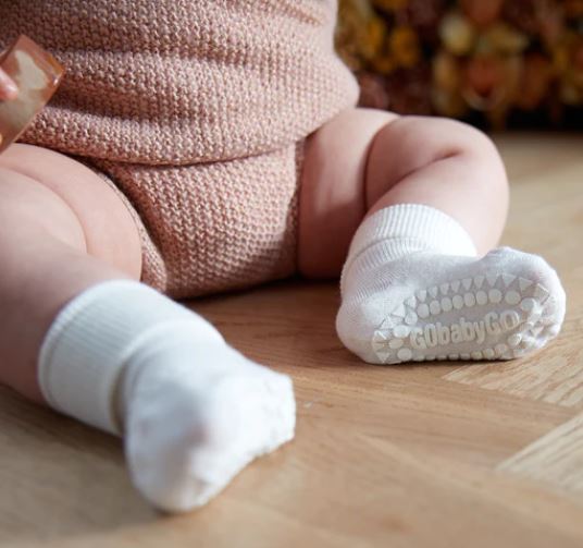 Go Baby Go krabbesokker i bambus off-white – Småungene