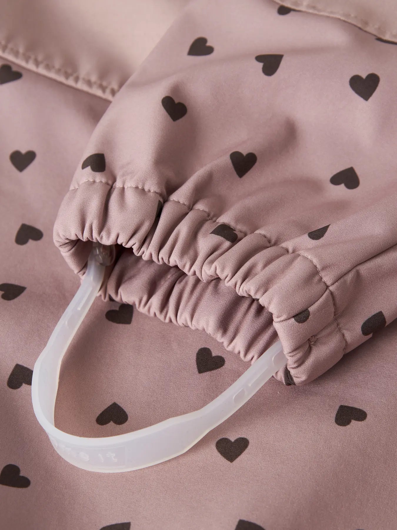 Name it Softshelldress ALFA Hearts Woodrose - detalj print
