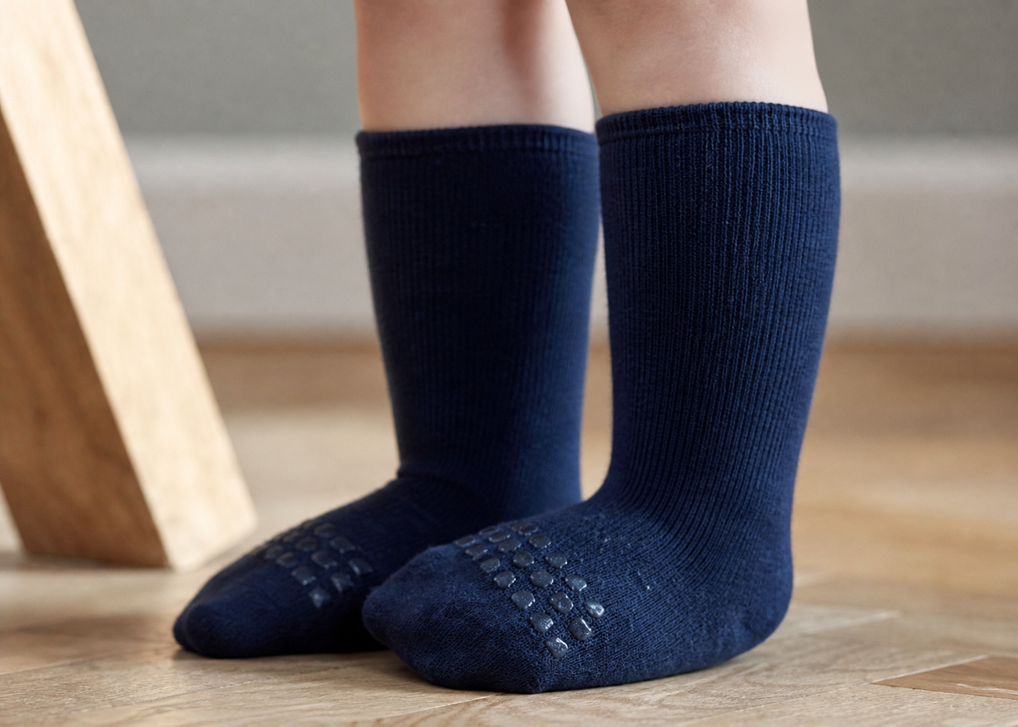 Go Baby Go - Antiskli krabbesokker i bambus Dark Blue