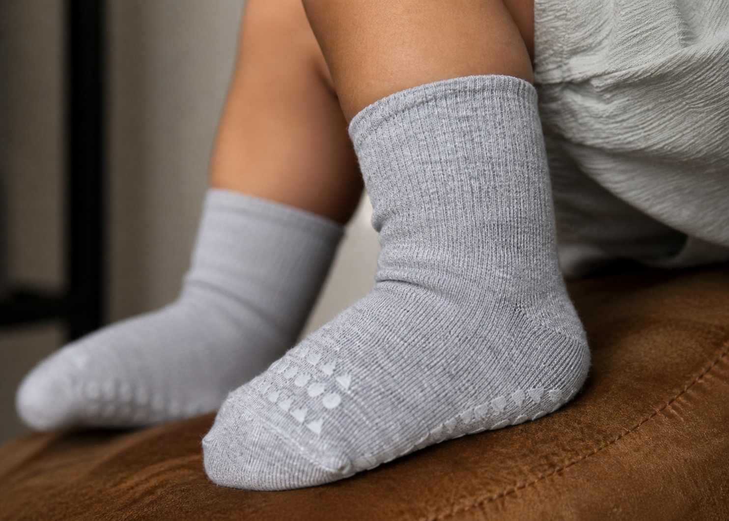 Go Baby Go - Antiskli krabbesokker i bambus Grey Melange