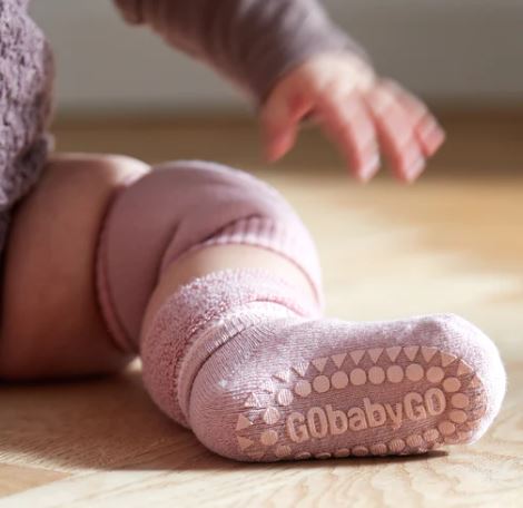 Go Baby Go krabbesokker i bomull rosa – Småungene